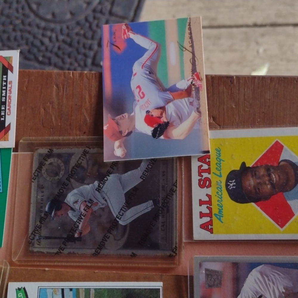 Assorted Baseball Trading Cards Collection - Picture 2 of 5